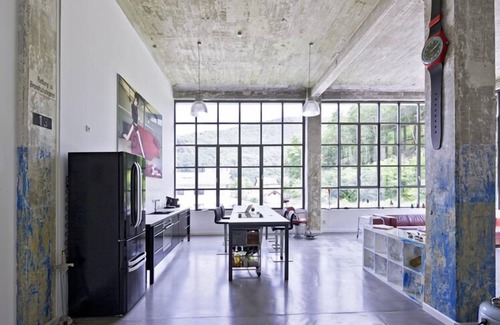 Neustadt-Stadtmitte Apartment | 160 m2 loft apartment in factory style in a Bauhaus monument for 7