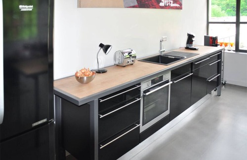 Neustadt-Stadtmitte Apartment | 160 m2 loft apartment in factory style in a Bauhaus monument for 7