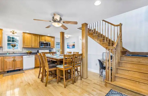 Plymouth House | 1620 Seaview: Less than a mile to downtown Plymouth; sleeps max of 10