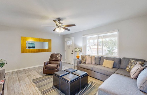 New Papago Parkway House | 163 m² House ∙ 4 bedrooms ∙ 10 guests