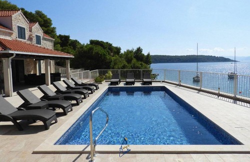 Cove Osibova (Milna) Villa | 163 m² Villa ∙ 4 bedrooms ∙ 10 guests