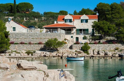 Cove Osibova (Milna) Villa | 163 m² Villa ∙ 4 bedrooms ∙ 10 guests