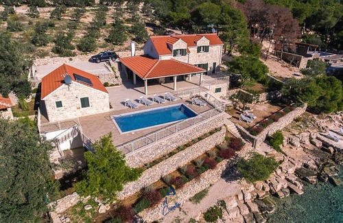 Cove Osibova (Milna) Villa | 163 m² Villa ∙ 4 bedrooms ∙ 10 guests