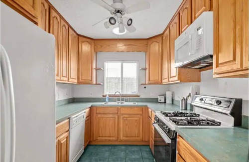 Old Southeast House | 166 Coastal Old SE 2 Bedrooms 2.5 Bathrooms