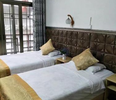 Fenghuang House | 166 Inn
