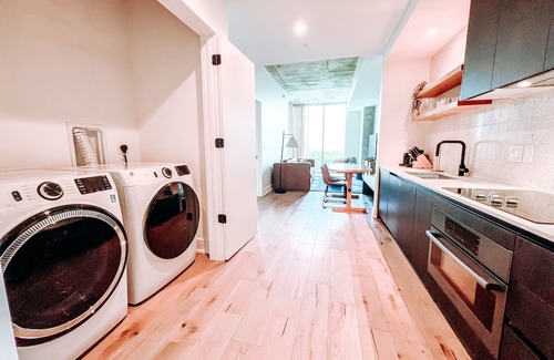 Rainey Street Historic District Condo | 16Fl Condo @Rainey St w/Rooftop Pool w/Private Balcony