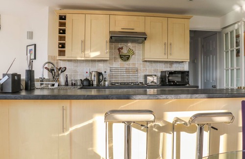 Rye Cottage | 17 THE BOATHOUSE, character holiday cottage, with a garden in Rye