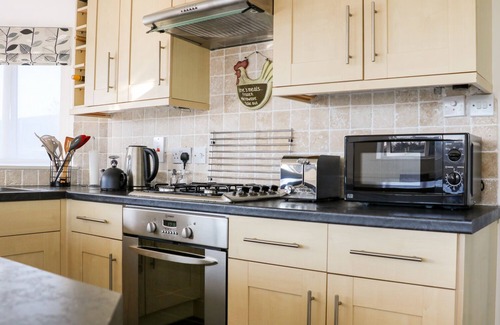Rye Cottage | 17 THE BOATHOUSE, character holiday cottage, with a garden in Rye