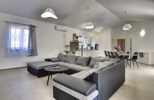 Divsici House | 170 m² House ∙ 3 bedrooms ∙ 8 guests