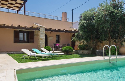 Plaka Villa | 170 m² Villa ∙ 3 bedrooms ∙ 7 guests