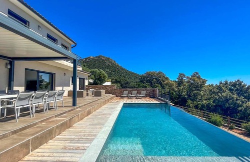 Pinarellu Villa | 170 m² Villa ∙ 5 bedrooms ∙ 10 guests