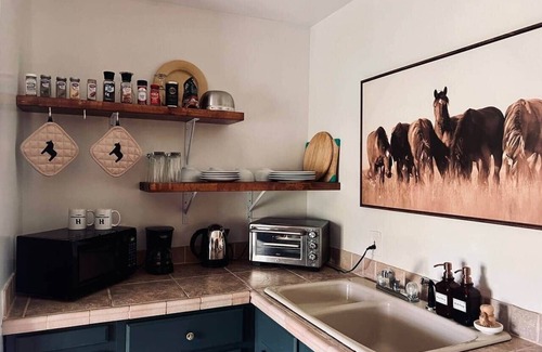 Paris House | 1791 Cabin on Historic Horse Farm