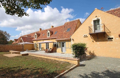 Ceton Cottage | 17th Century Chic Countryside Cottage - Garden, Terrace, Fireplace, TV, Bikes, Pet-Friendly