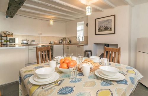 Dyffryn Ardudwy Cottage | 17th Century Holiday cottage with hot tub and sea views in Dyffryn Ardudwy Snowdonia | Y-Felin