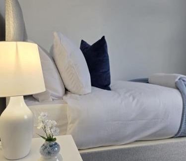 Anfield House | 18 Anfield 5 min walk Sleeps 7 4BR 5Bed 3Bathrms