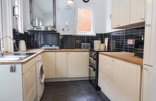 Wyke Regis Cottage | 18 CHAMBERLAINE ROAD, family friendly, with a garden in Weymouth