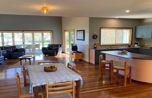 Hawks Nest House | 18 Koonwarra Drive Hawks Nest