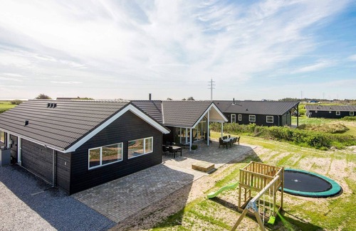 Klegod Strand House | 18 person holiday home in Ringkøbing