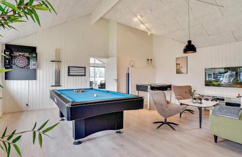 Houstrup House | 18 person holiday home in Nørre Nebel