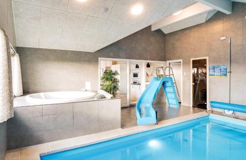 Klegod Strand House | 18 person holiday home in Ringkøbing