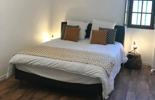 Yvre-l'Eveque Cottage | 180 m² Cabin ∙ 5 bedrooms ∙ 12 guests