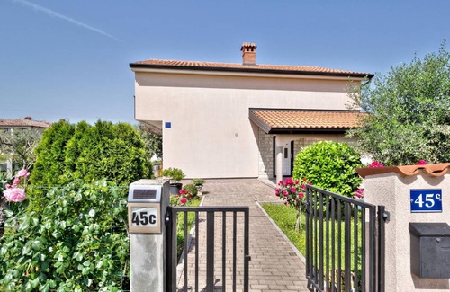 Kastel House | 180 m² House ∙ 4 bedrooms ∙ 8 guests