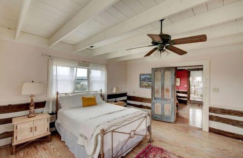 Hunt House | 1800's Antique Log Cabin with Modern Amenities near Fredericksburg and Kerrville, Texas