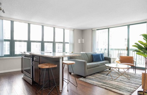 Near North Side House | #1801 - Kasa Magnificent Mile Chicago