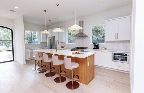 Clarksville House | 1816w11th · Luxury Mansion Breathtaking Skyline & Pool