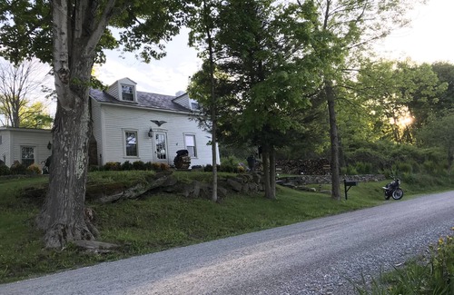West Arlington Cottage | 1828 Vermont Cottage Feet From The Famous Battenkill River