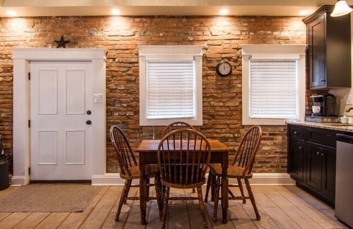 St. Charles Cottage | 1830's Luxury Brick Cottage, Cozy Fireplace, right off the Cobblestone Streets!