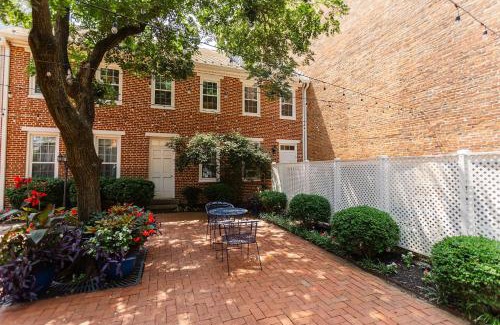 Downtown Baltimore Bed & Breakfast | 1840s Carrollton Inn