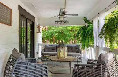 Fayetteville House | 185 m² House ∙ 2 bedrooms ∙ 4 guests
