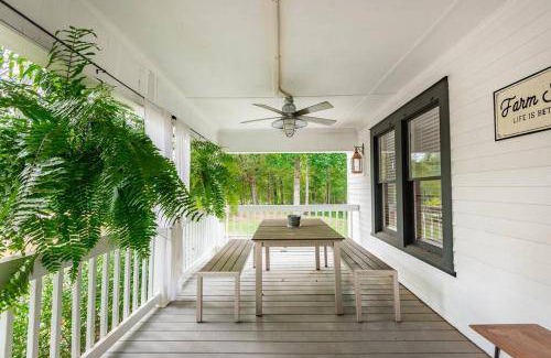 Fayetteville House | 185 m² House ∙ 2 bedrooms ∙ 4 guests