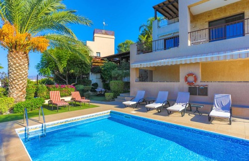 Latsi Villa | 185 m² Villa ∙ 3 bedrooms ∙ 6 guests