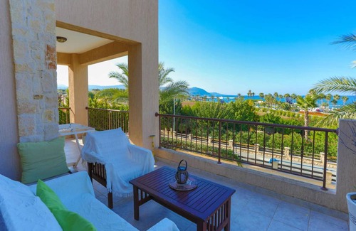 Latsi Villa | 185 m² Villa ∙ 3 bedrooms ∙ 6 guests