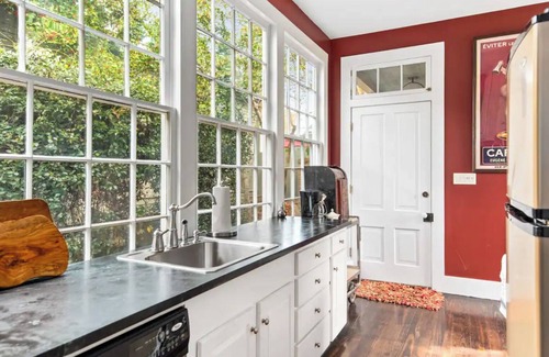 Natchez Cottage | 1864 Little Brick | 1/1, Full Kitchen, Hot Tub, Pet Friendly w/fee