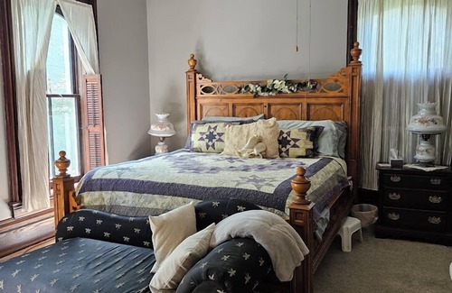 Port Washington Bed & Breakfast | 1873 Victorian Rose B & B