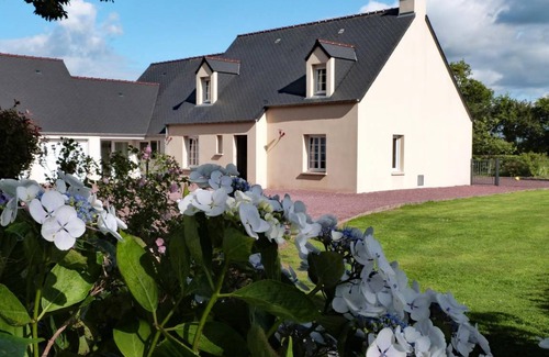 Yvetot-Bocage House | 188 m² Gîte ∙ 6 bedrooms ∙ 12 guests