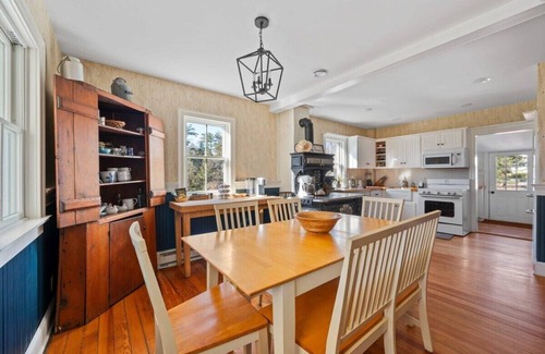 Ellenville House | 1880's Farmhouse, W/Private stream & Hot Tub