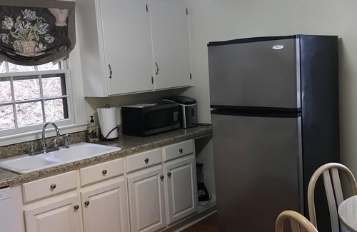 Anniston House | 1882 Cottage-charming! LOCATION! Pets w/fee. Long term rates,re Springwood Inn.