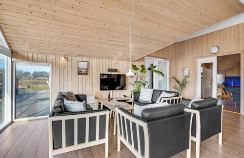Nr. Lyngby House | 189 m² House ∙ 5 bedrooms ∙ 14 guests