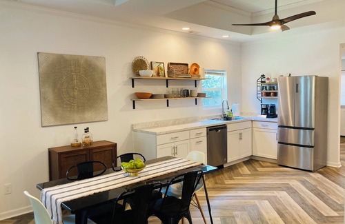 Owensboro House | 1895 House: Renovated historic home, inviting front porch, charming neighborhood
