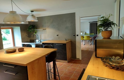 Pouldergat House | 18th century barn of the Kerguerhent mill, its river, forest and meadows.
