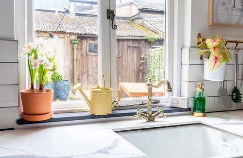 Cirencester House | 18th Century Cottage in Cirencester with Garden