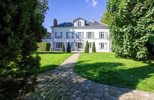 Mennecy House | 18th century residence with Jacuzzi near Paris