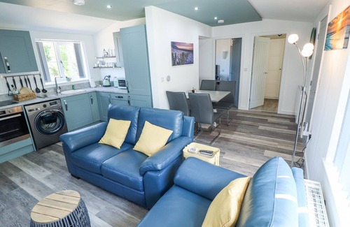 Anderby Creek Cottage | 19 THE COURT, pet friendly, country holiday cottage in Anderby Creek