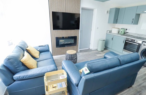 Anderby Creek Cottage | 19 THE COURT, pet friendly, country holiday cottage in Anderby Creek