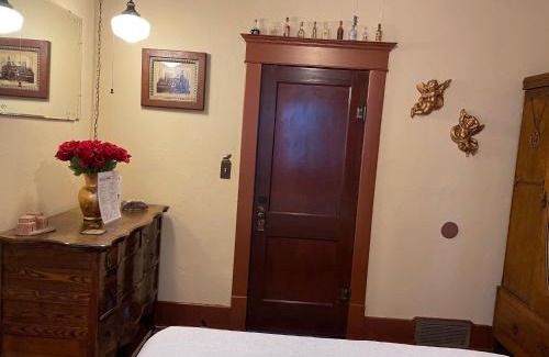 Potter Bed & Breakfast | 1912 Nostalgic TrainCrew Boarding House