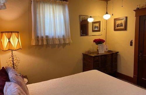 Potter Bed & Breakfast | 1912 Nostalgic TrainCrew Boarding House